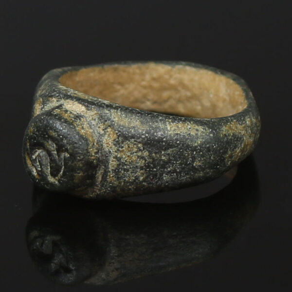 Roman ring depicting a dolphin