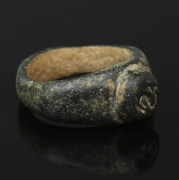 Roman ring depicting a dolphin