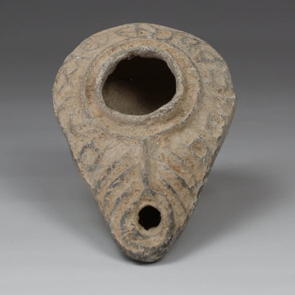 Byzantine oil lamp with inscription ‘The light of Christ shines for all’